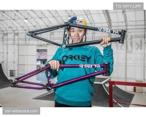 知名自由式车手Rim Nakamura与主要赞助商续约五年，合同包含产品开发条款。